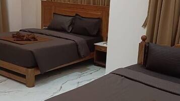 Family Room, Balcony | Desk, free WiFi