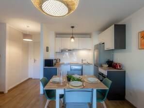 Kühlschrank, Mikrowelle, Ofen, Geschirrspüler