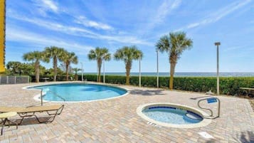 Bañera de hidromasaje exterior