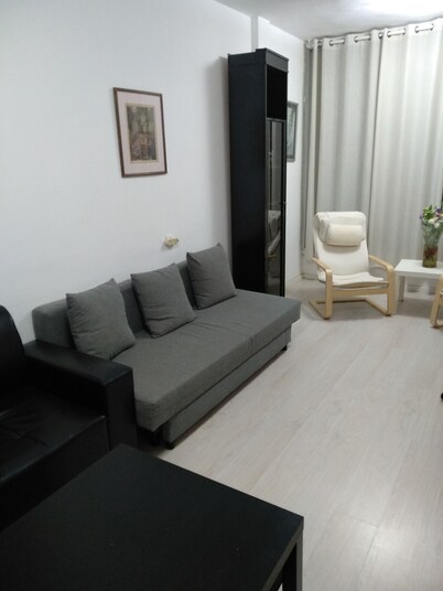 Spacious 3-bedroom apartment with AC, WiFi in charming Giv'atayim
