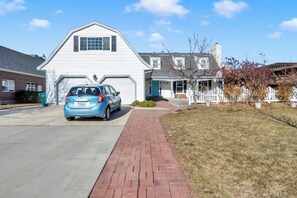 Exterior - Spacious Country Style Home with Gourmet Kitchen, perfect for large groups! (Orem)