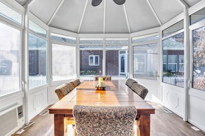 Dining - Spacious Country Style Home with Gourmet Kitchen, perfect for large groups! (Orem)