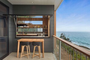 Outdoor dining - At Wye Eyrie II Summa (Wye River)