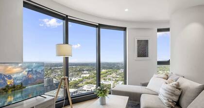 High-Rise 3-Bed Apartment with Premium Amenities
