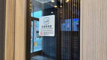 A sign indicating a designated smoking room inside a building.