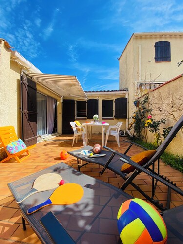  Villa aux Capellans with terrace and pool 