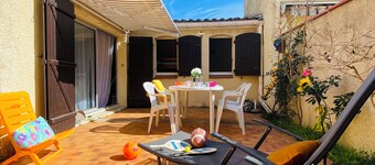  Villa aux Capellans with terrace and pool 