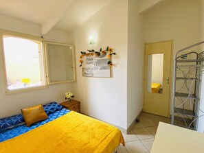 2 bedrooms, bed sheets