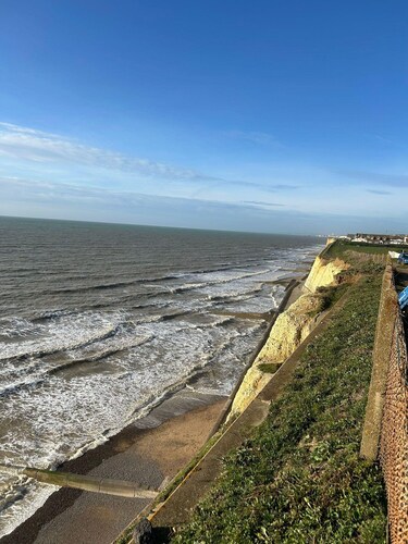 Ocean Side with Free Parking | By My Getaways