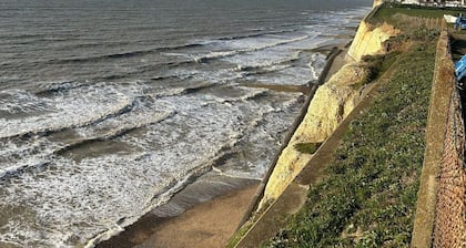 Ocean Side with Free Parking | By My Getaways