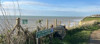 Ocean Side with Free Parking | By My Getaways