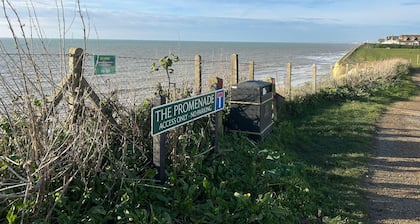 Ocean Side with Free Parking | By My Getaways