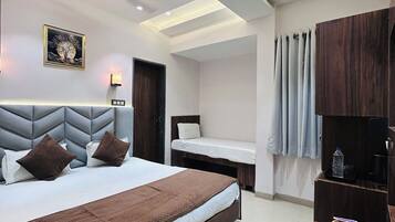 Superior Room | Premium bedding, free WiFi, bed sheets