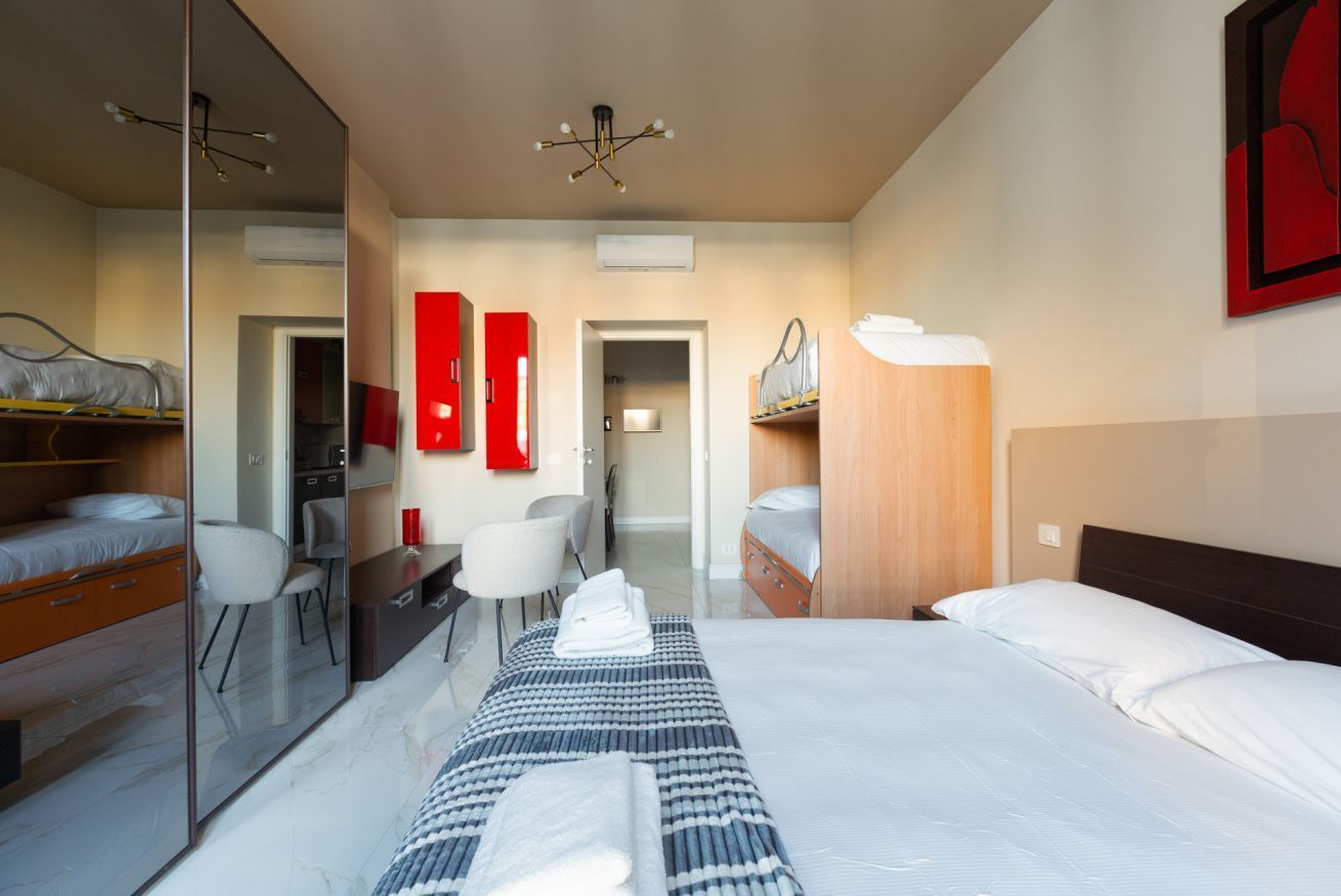 1 slaapkamer, een strijkplank/strijkijzer, wifi