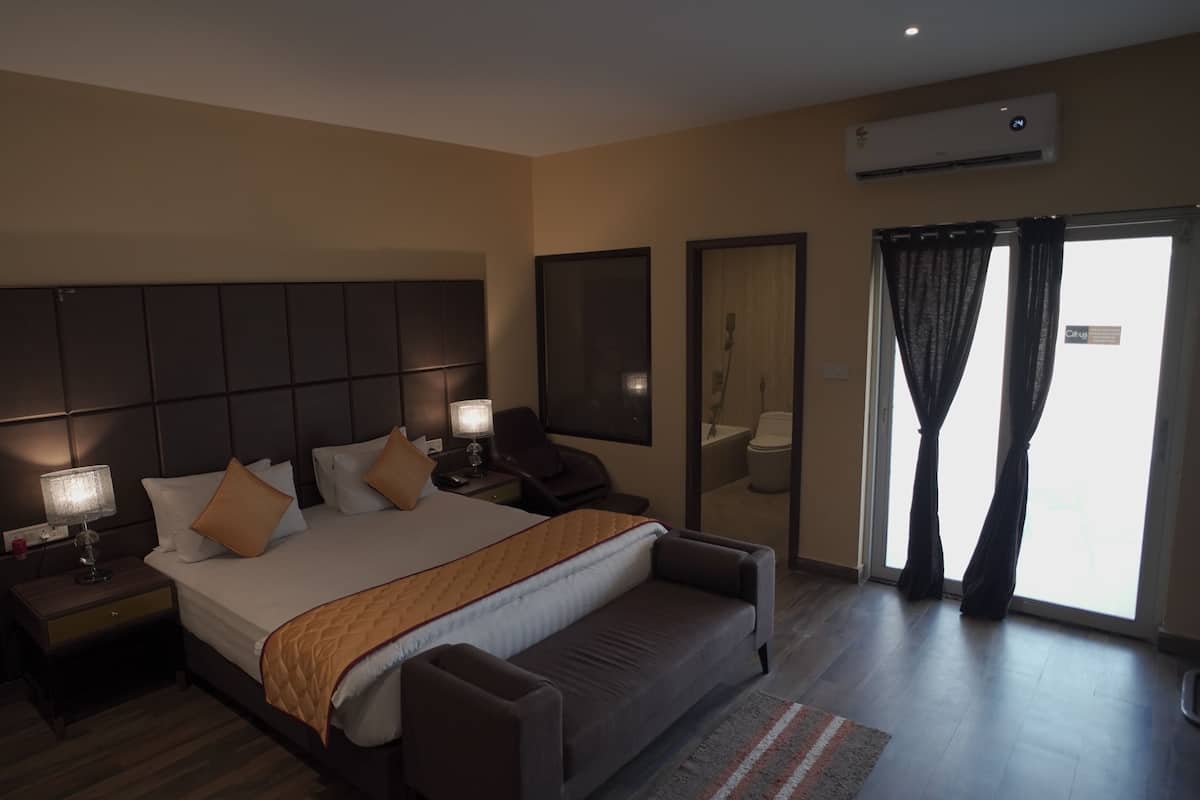 Deluxe Double or Twin Room, Garden View | 1 bedroom, iron/ironing board, free WiFi