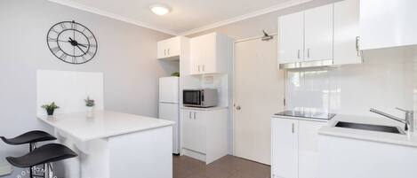 Fridge, microwave, stovetop, cookware/dishes/utensils