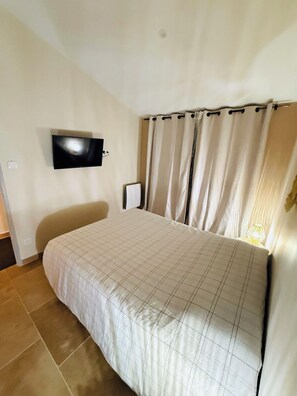 1 habitación y ropa de cama