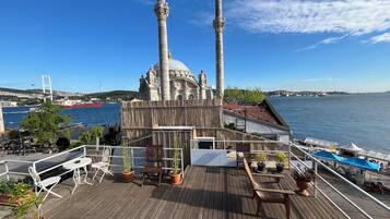 Luxury-Doppelzimmer, Meerblick | Terrasse/Patio