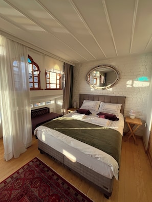 Luxury-Doppelzimmer, Meerblick | Bügeleisen/Bügelbrett, kostenloses WLAN