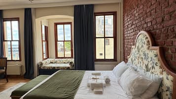 Deluxe Double Room, Sea View | Iron/ironing board, free WiFi