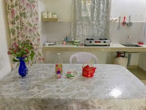 Dining - Cozy 1-bedroom cottage in Dibrugarh (Dibrugarh)