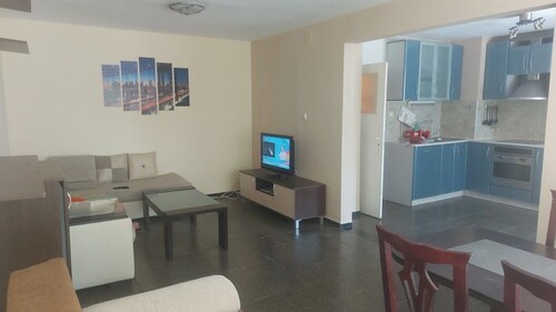 Spacious and sunny 6-bedroom apartment with AC ,WiFi in the center of  Ruse