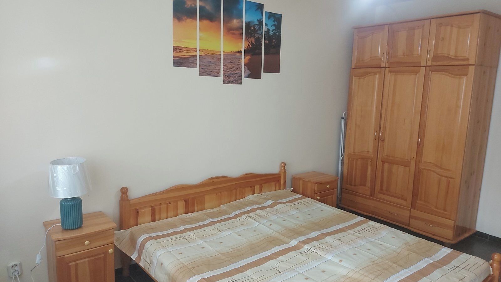 6 bedrooms, iron/ironing board, WiFi, bed sheets