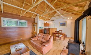 Living area - Wanjii II Pool & Spa Getaway Vacy (Vacy)