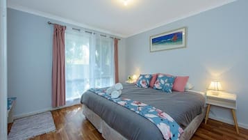 House, Multiple Beds, Non Smoking | 3 bedrooms, laptop workspace, travel crib