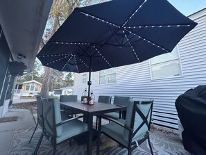 Outdoor dining - Sunny & Cozy Resort Gem: Private Patio, Pool, Gym! (Sarasota)