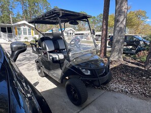 Property grounds - Sunny & Cozy Resort Gem: Private Patio, Pool, Gym! (Sarasota)