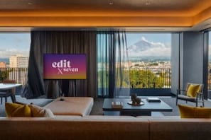 Luxury Studio Suite, Non Smoking, Sauna (Penthouse) | 1 bedroom, in-room safe, blackout drapes, iron/ironing board
