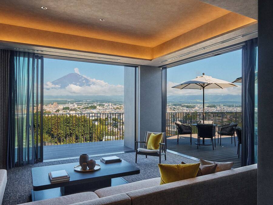 Caja de seguridad en la habitación y cortinas blackout