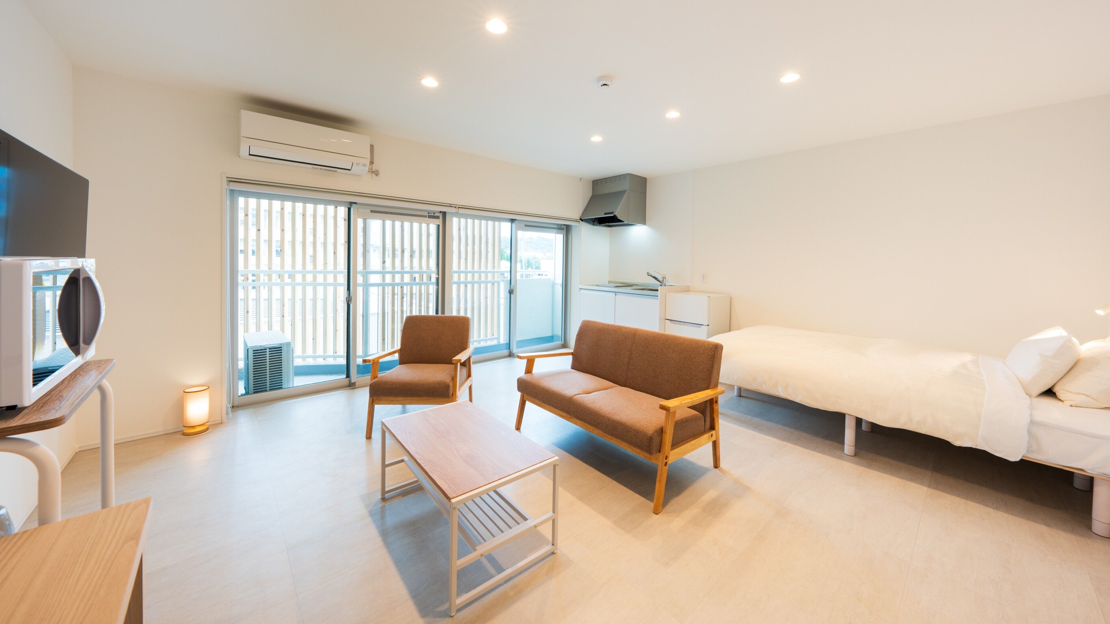 Laptop workspace, free WiFi, bed sheets