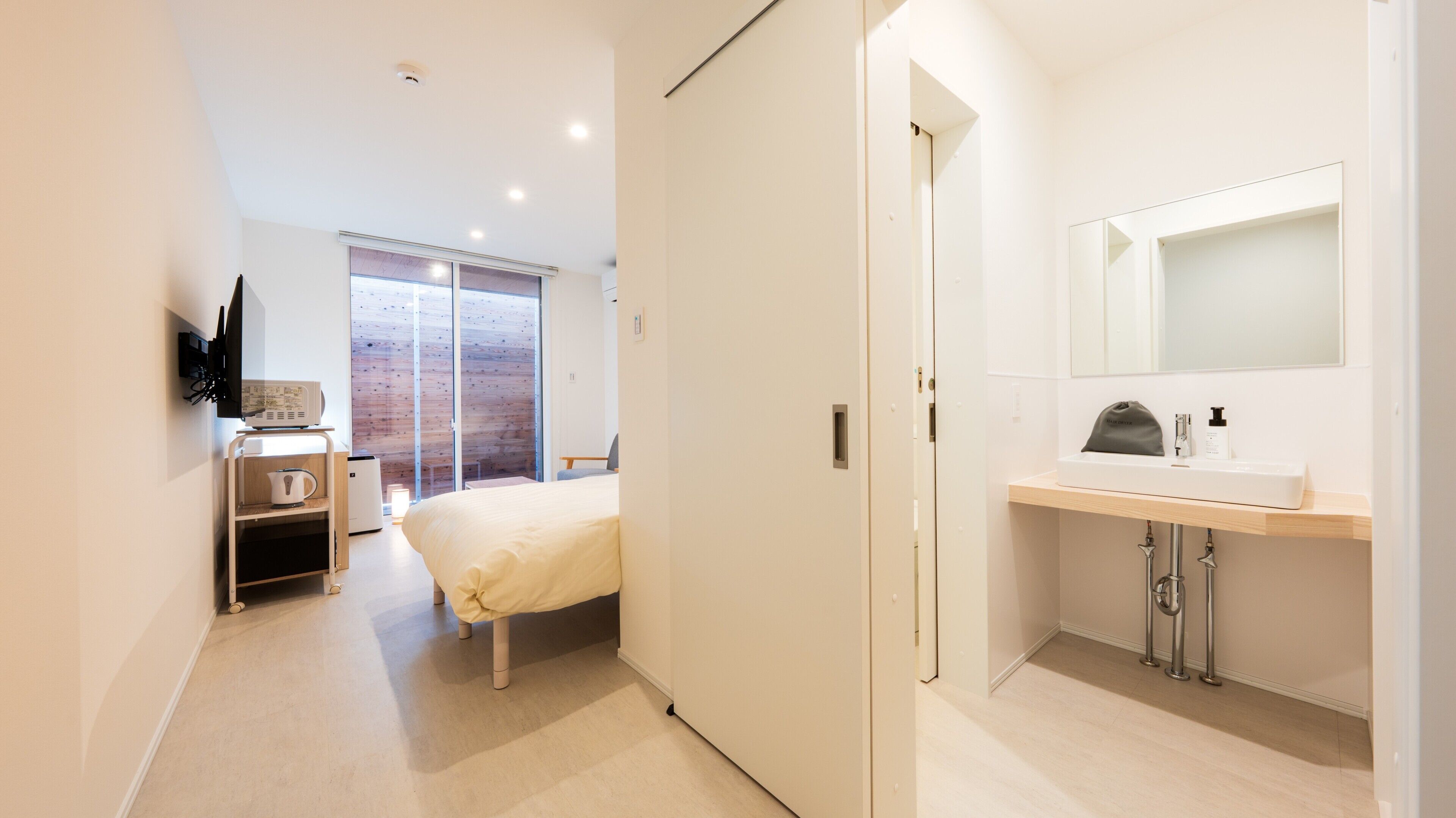 Laptop workspace, free WiFi, bed sheets