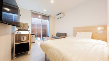 Laptop workspace, free WiFi, bed sheets