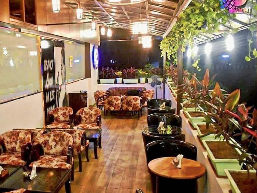 Desayuno completo (INR 250 por persona)