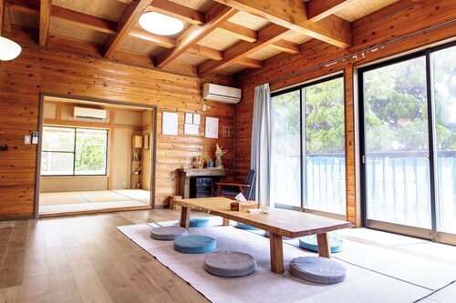 OCEAN RESORT MINT Overlooking the horizon! Cute three-story villa for rent by the sea