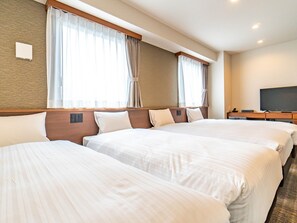Family Quadruple Room (Separated bath & toilet) | Desk, laptop workspace, soundproofing - BANDE HOTEL TEMPOZAN (Osaka)