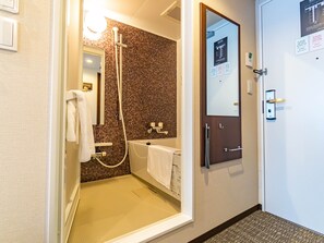 Combined shower/tub, hair dryer, bathrobes, towels - BANDE HOTEL TEMPOZAN (Osaka)