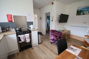 Fridge, microwave, oven, coffee/tea maker
