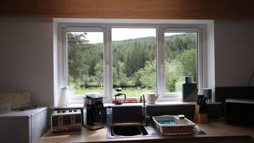 Fridge, microwave, oven, coffee/tea maker