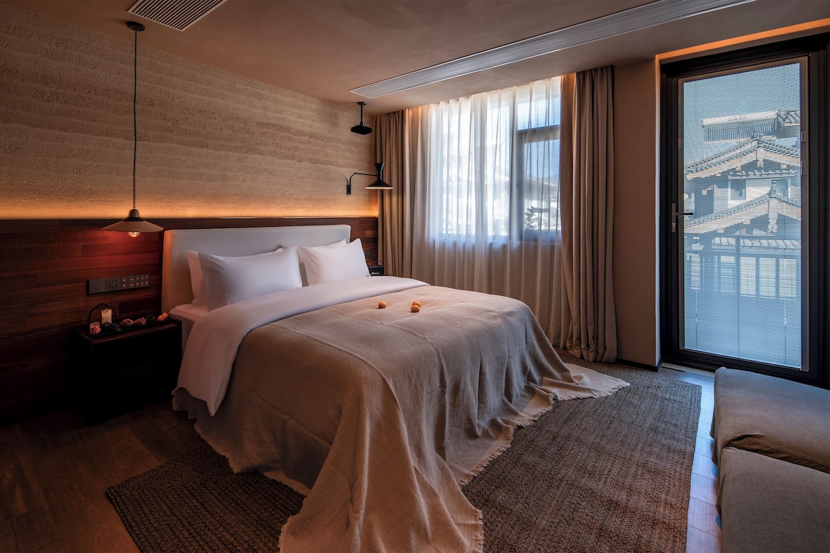 Economy Double Room, Balcony, Mountain View