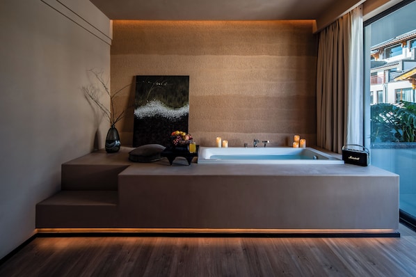 Comfort Double Room, Patio, Courtyard View | Jetted tub
