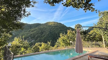 Piscina all'aperto, una piscina riscaldata