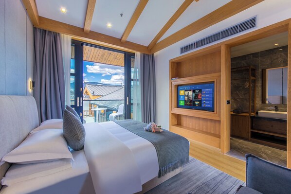 Desk, blackout curtains, soundproofing, iron/ironing board - Yueyangli Garden Hotel (Lijiang)