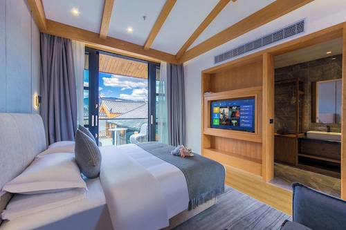 麗江悅楊里·花園泳池設計師民宿