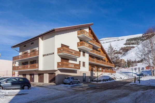 Exterior - Compact & Convenient Alpine Stay (Les Deux Alpes)