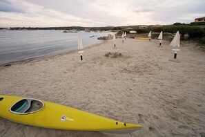 بالقرب من الشاطئ