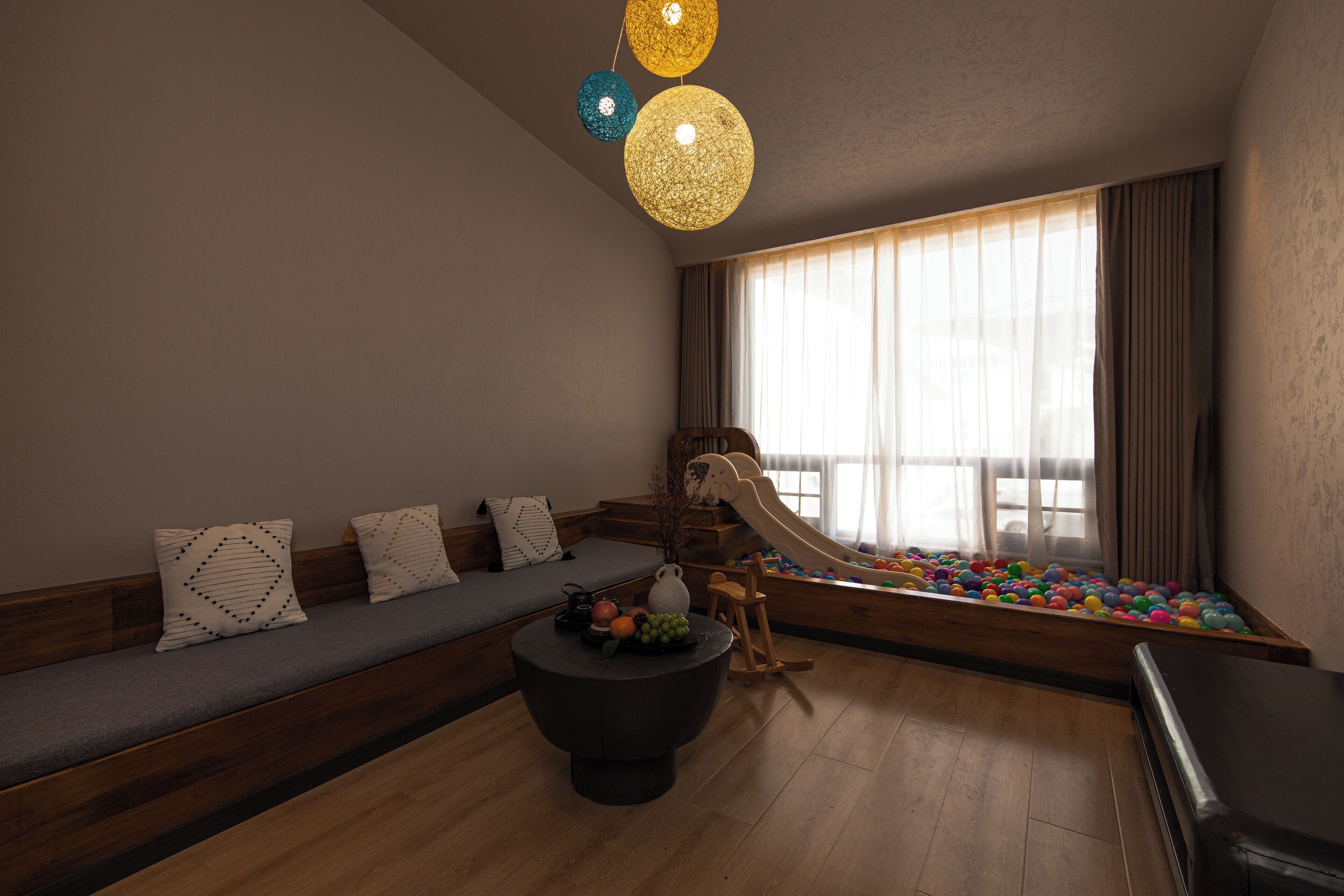 家庭双床房 | 办公桌、笔记本电脑工作区、遮光窗帘、隔音